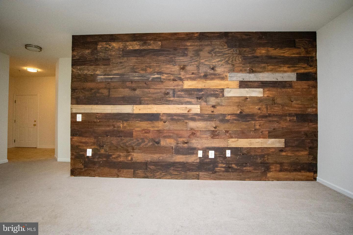 2/2 Condo with wood floors property image