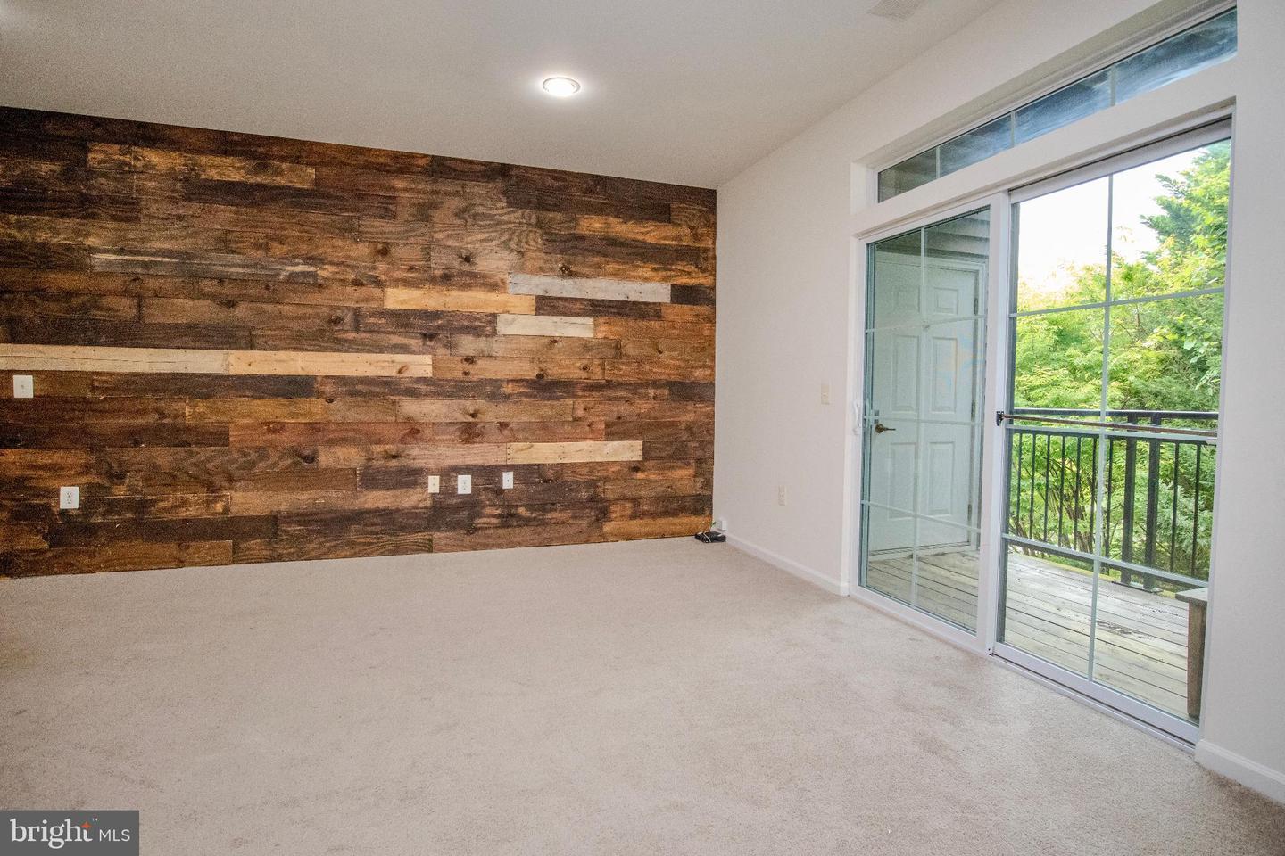 2/2 Condo with wood floors property image