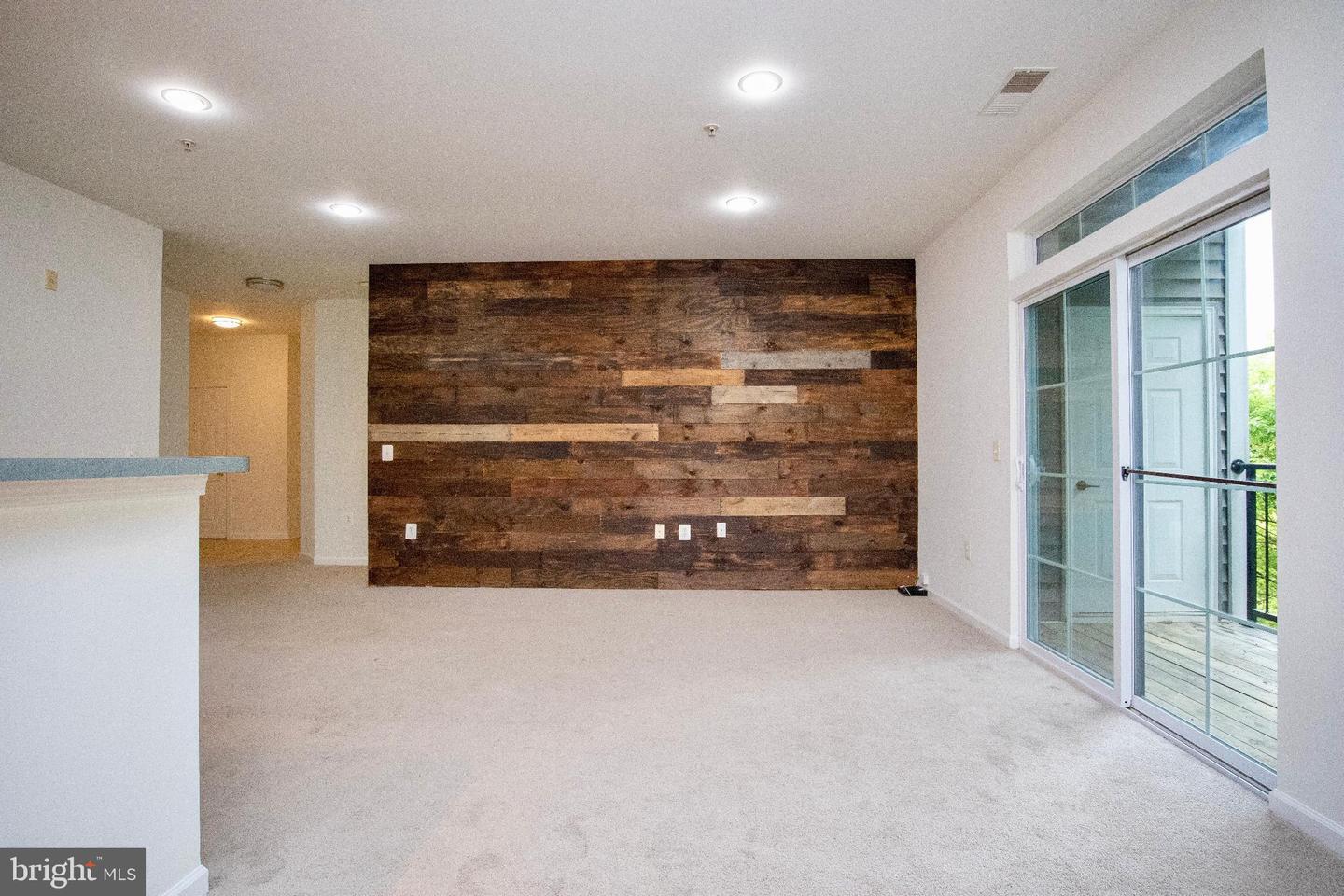 2/2 Condo with wood floors property image