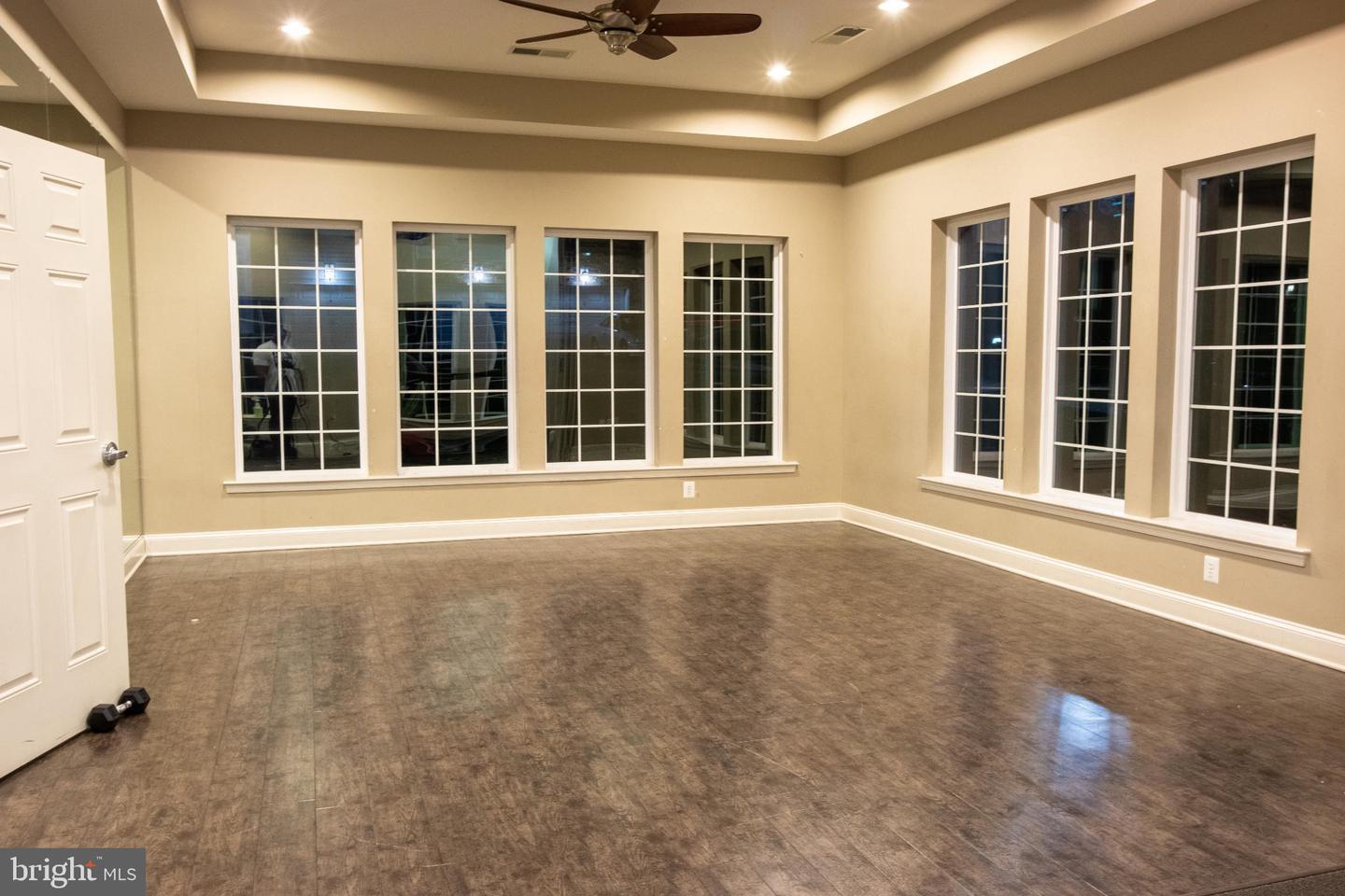 2/2 Condo with wood floors property image