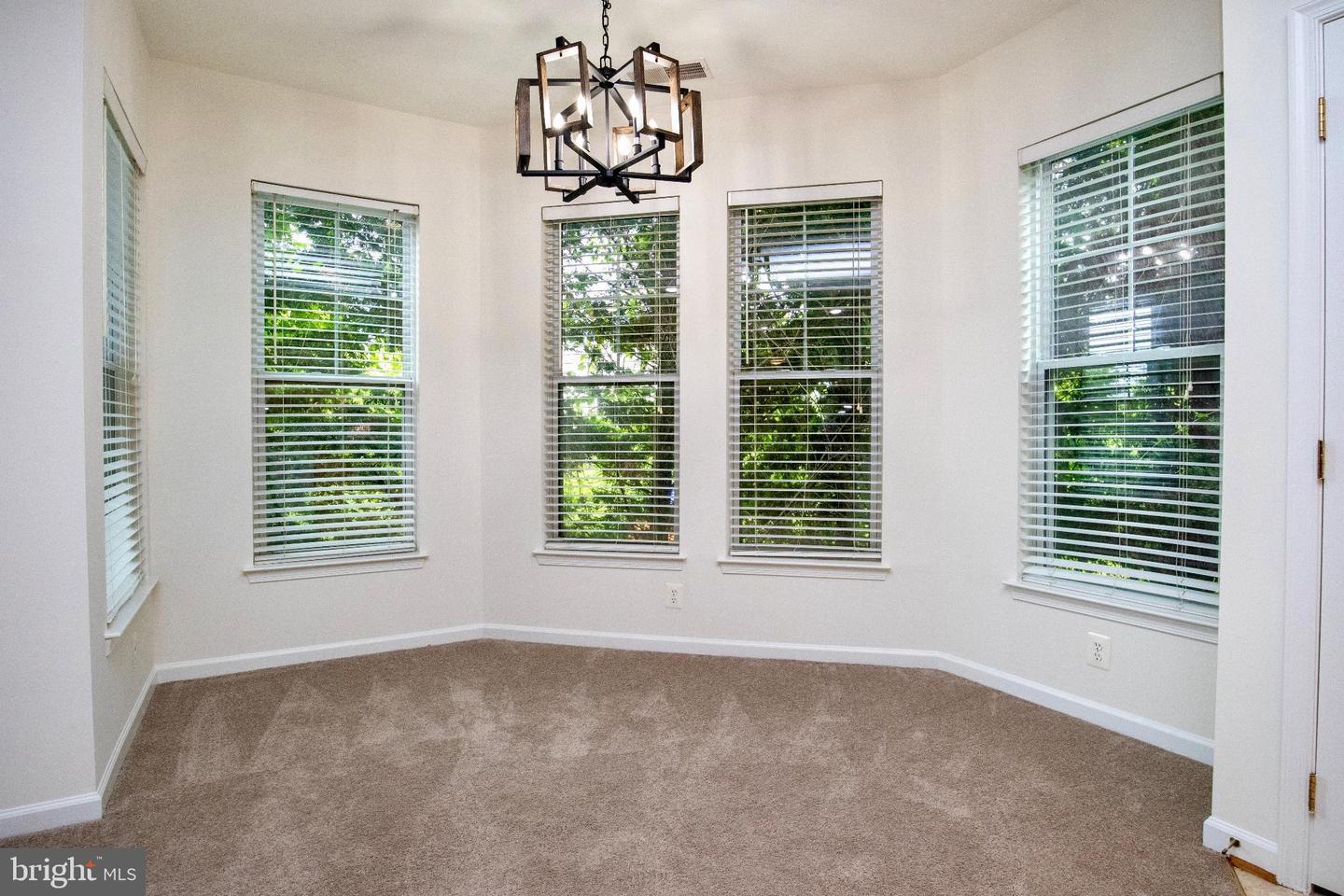 2/2 Condo with wood floors property image