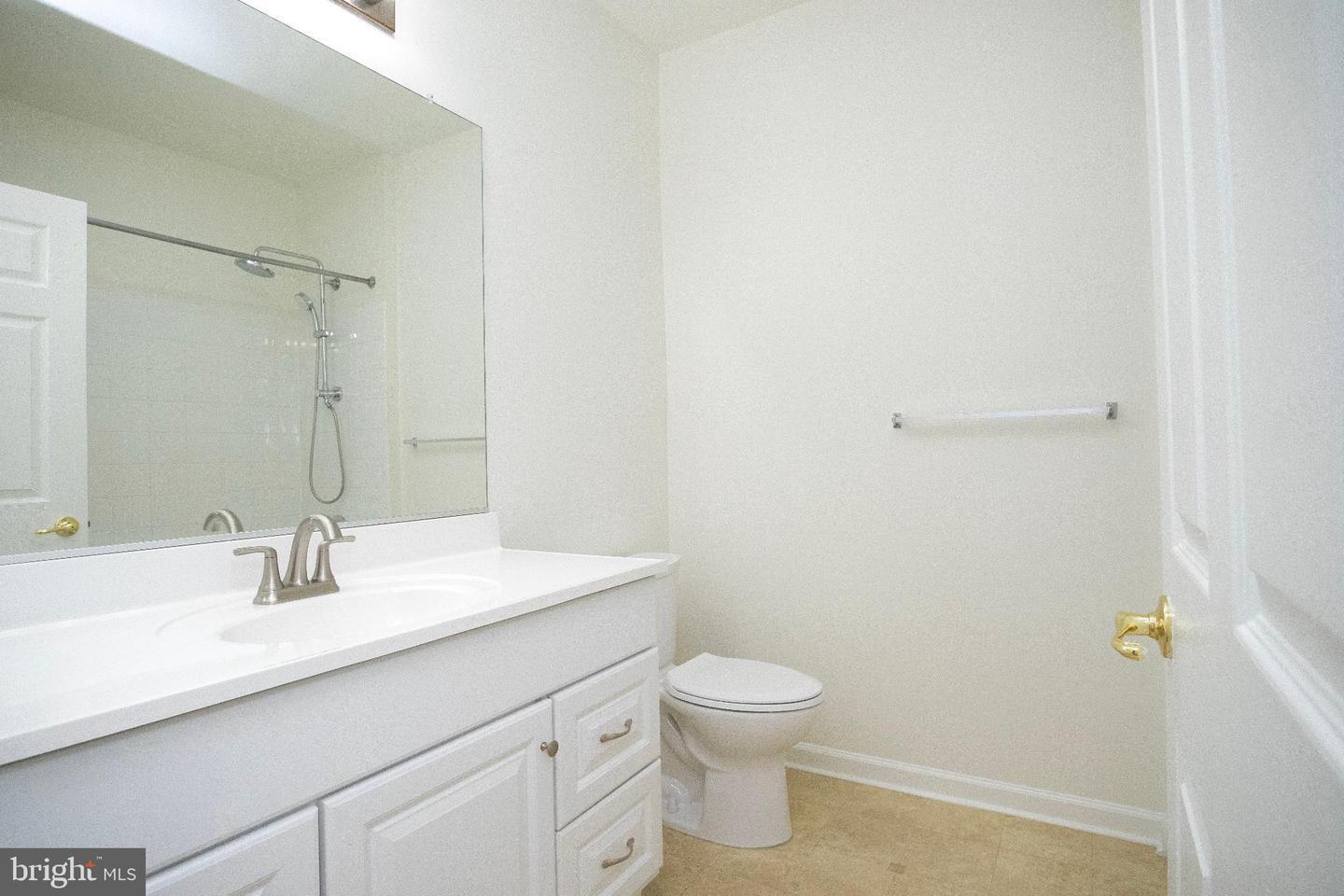 2/2 Condo with wood floors property image