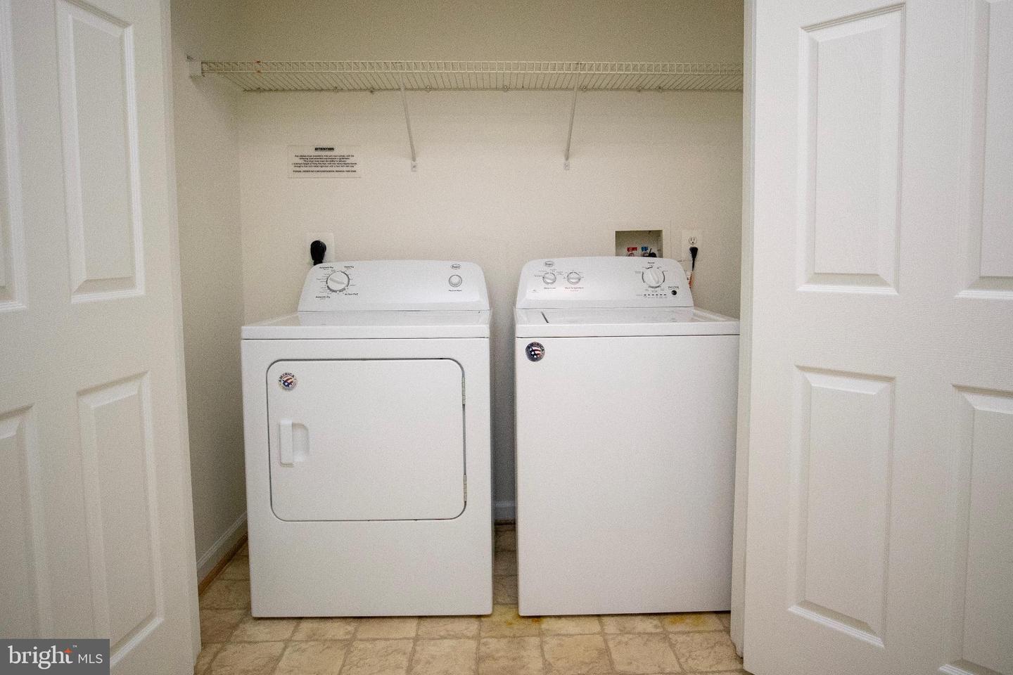 2/2 Condo with wood floors property image