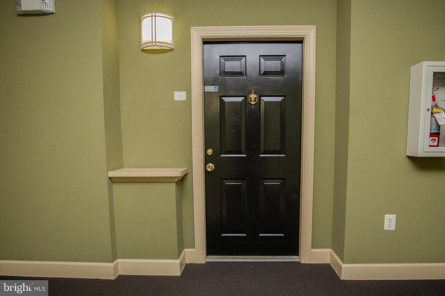 2/2 Condo with wood floors property image