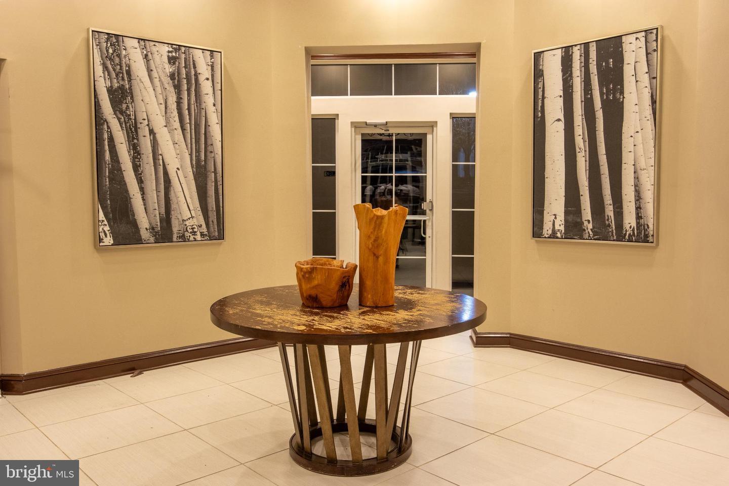 2/2 Condo with wood floors property image