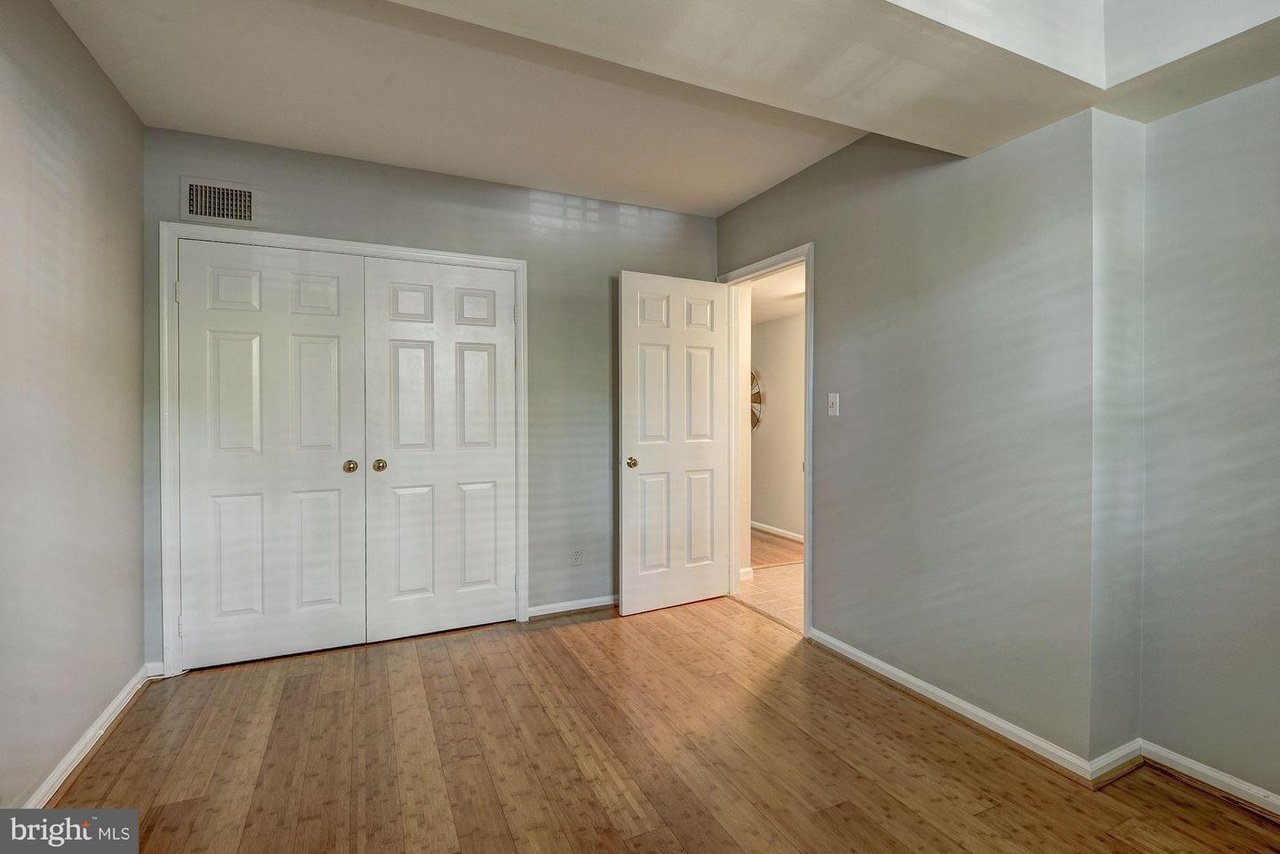 2 bedroom condo, 2 levels, 2 bath, 1 parking space property image