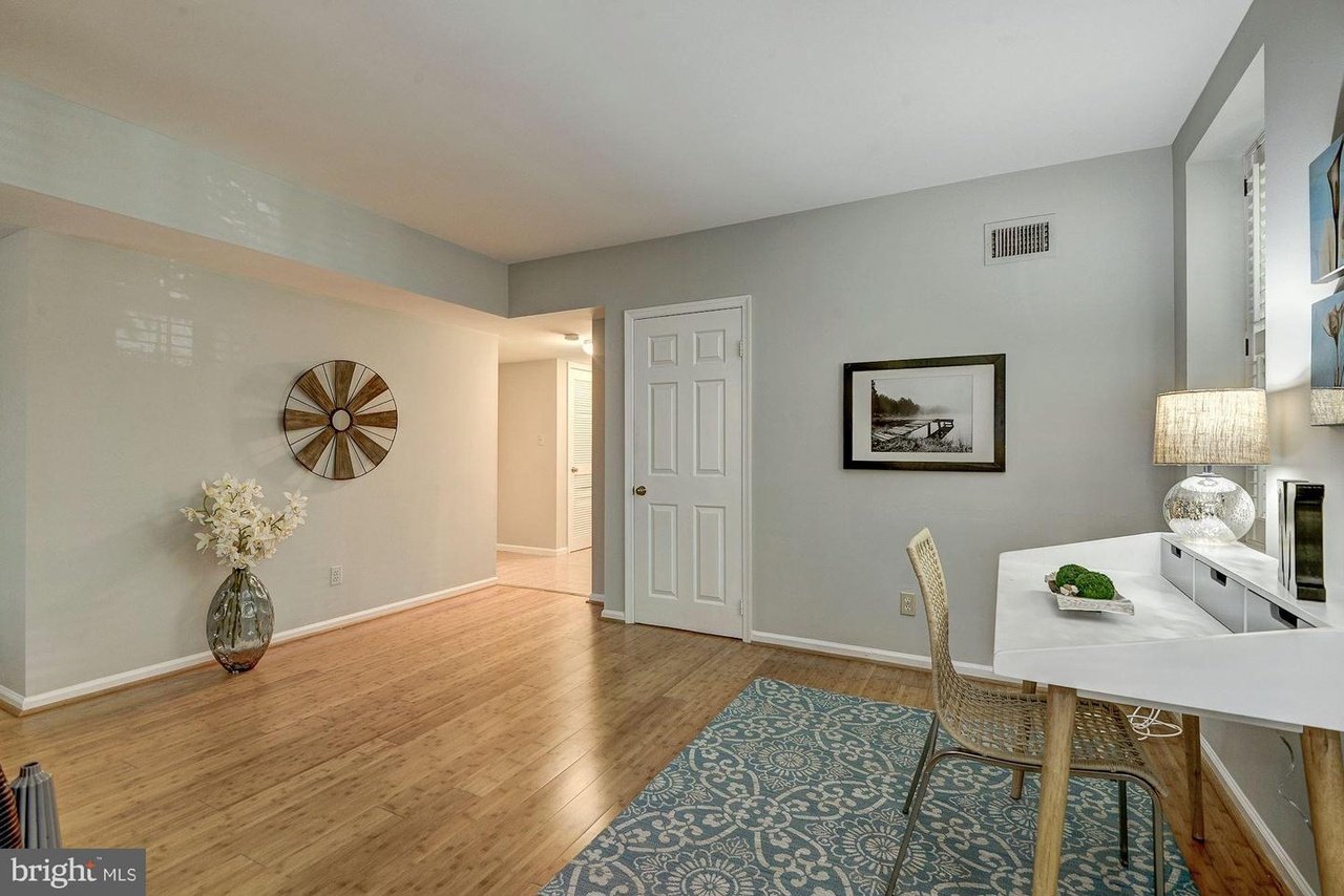 2 bedroom condo, 2 levels, 2 bath, 1 parking space property image