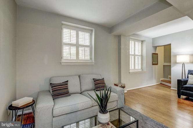 2 bedroom condo, 2 levels, 2 bath, 1 parking space property image