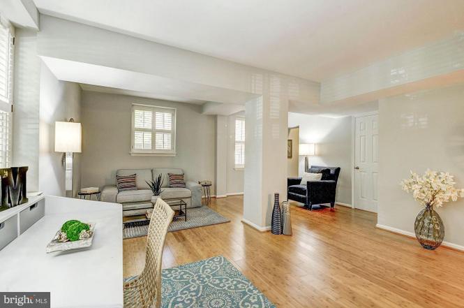 2 bedroom condo, 2 levels, 2 bath, 1 parking space property image