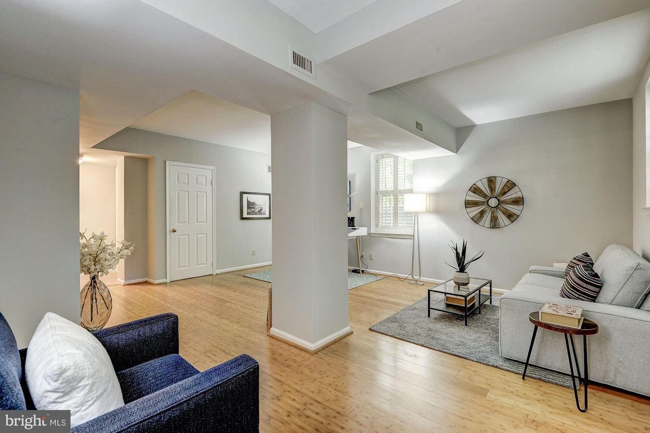 2 bedroom condo, 2 levels, 2 bath, 1 parking space property image