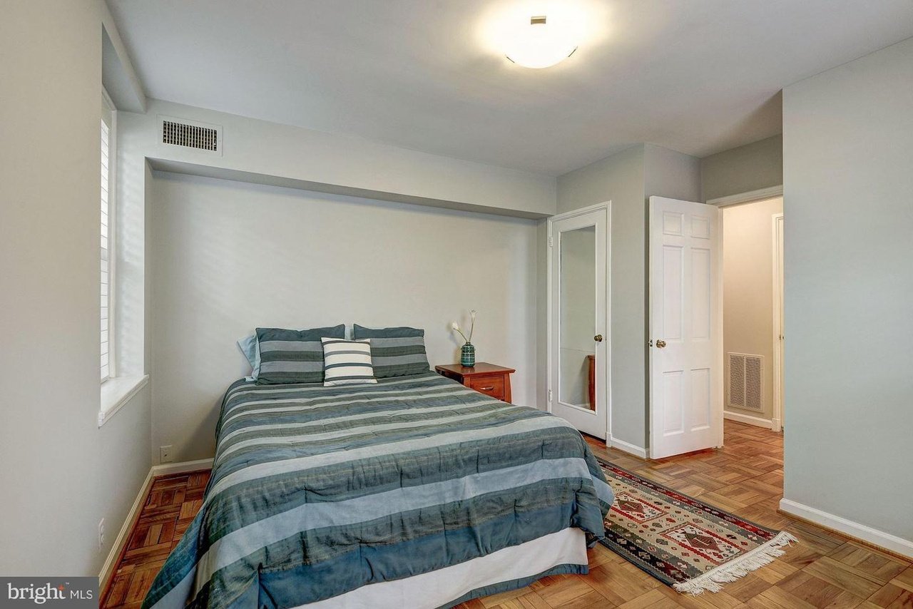 2 bedroom condo, 2 levels, 2 bath, 1 parking space property image