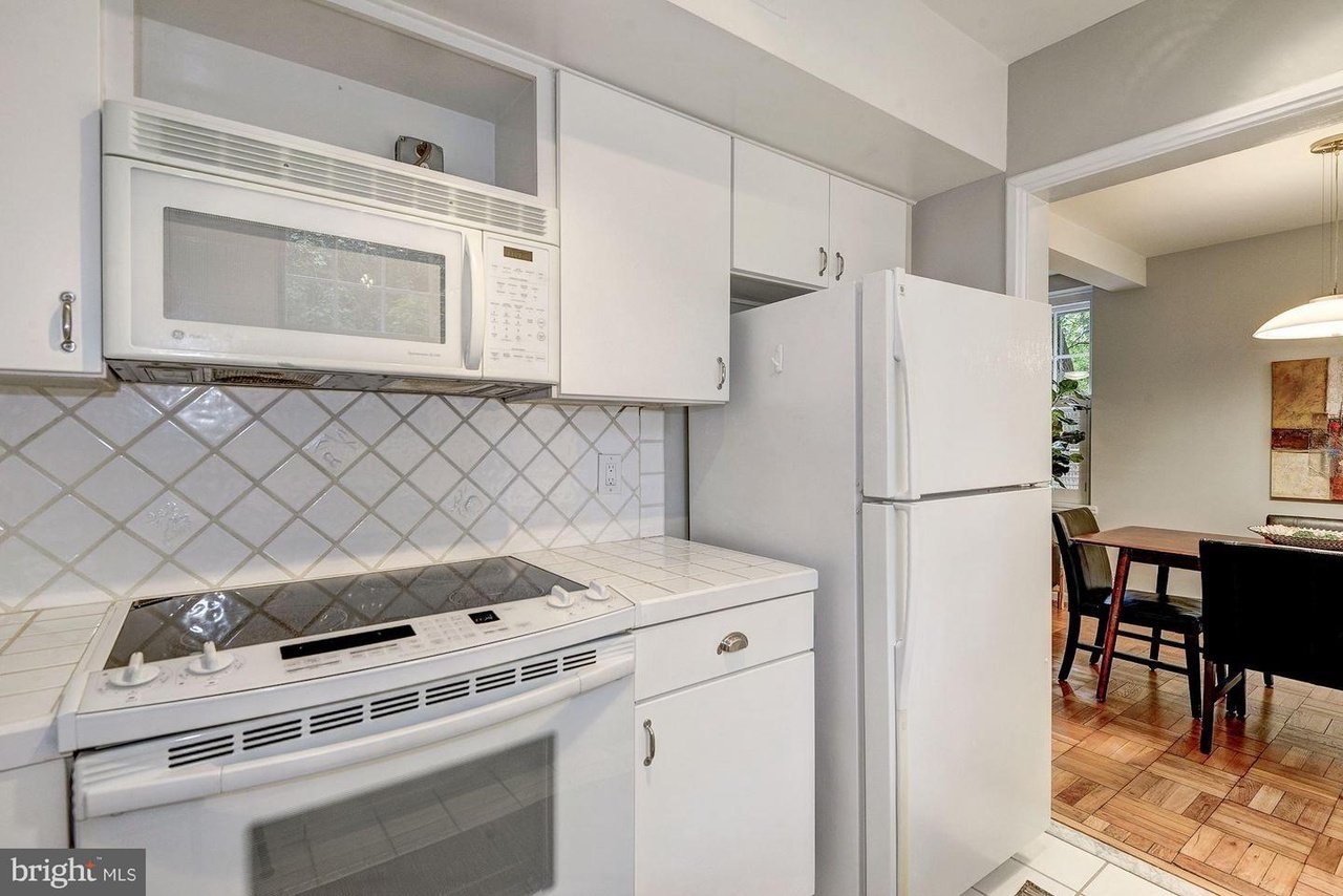 2 bedroom condo, 2 levels, 2 bath, 1 parking space property image