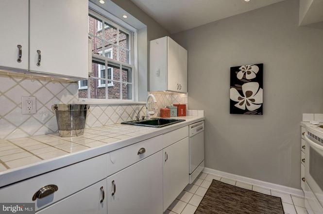 2 bedroom condo, 2 levels, 2 bath, 1 parking space property image