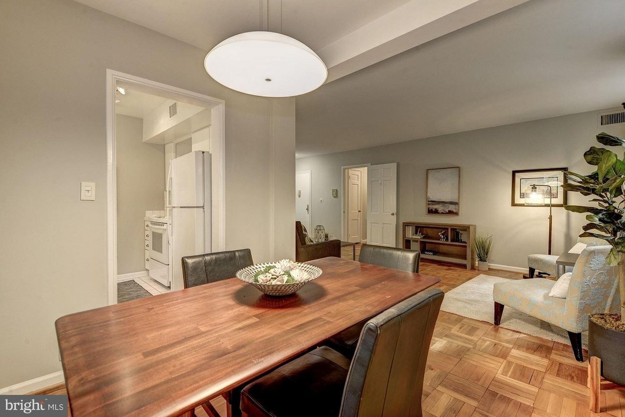 2 bedroom condo, 2 levels, 2 bath, 1 parking space property image