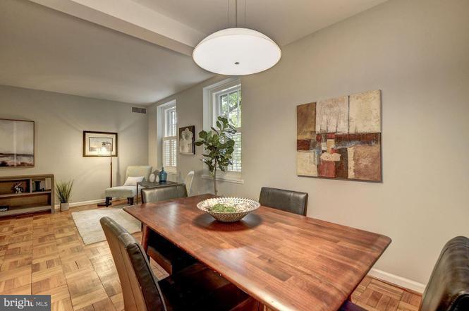 2 bedroom condo, 2 levels, 2 bath, 1 parking space property image