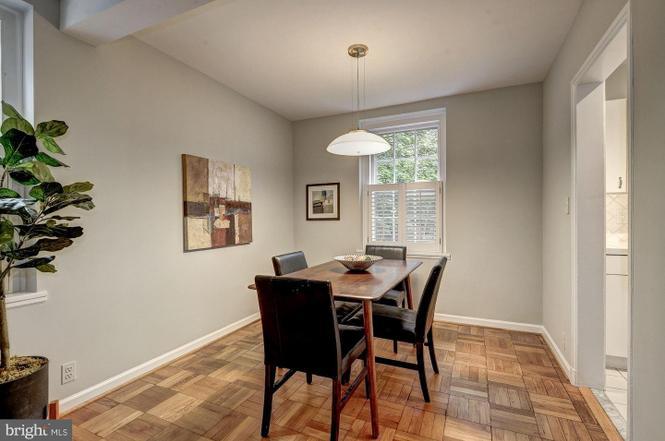 2 bedroom condo, 2 levels, 2 bath, 1 parking space property image