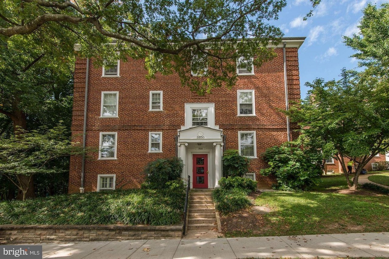 2 bedroom condo, 2 levels, 2 bath, 1 parking space property image