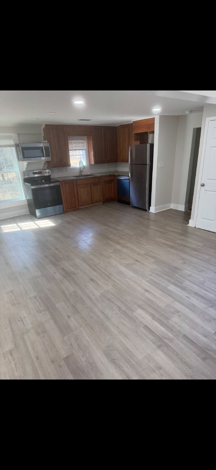 Single Family house, 3 bedroom 2 bath, driveway property image