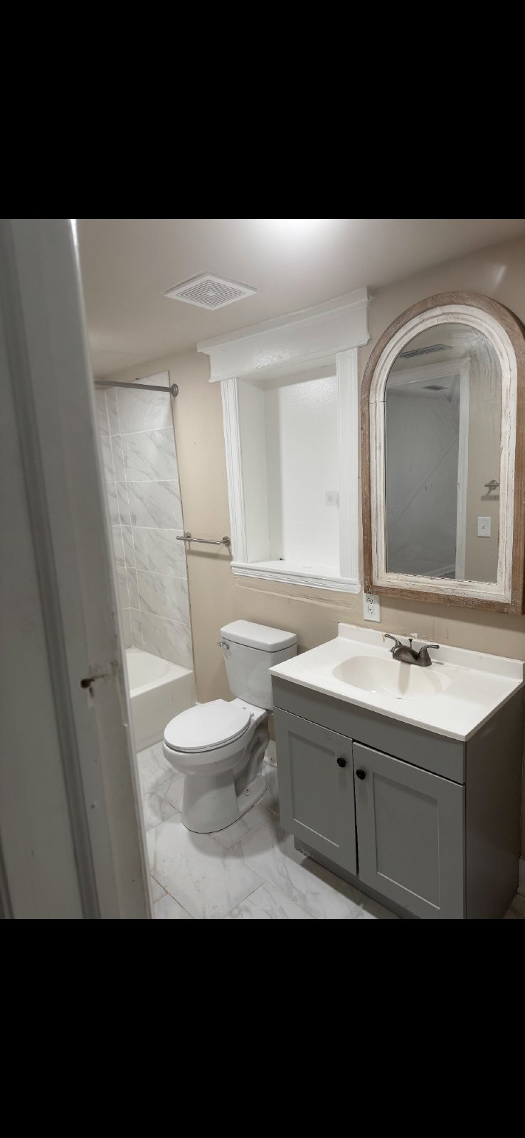 Single Family house, 3 bedroom 2 bath, driveway property image