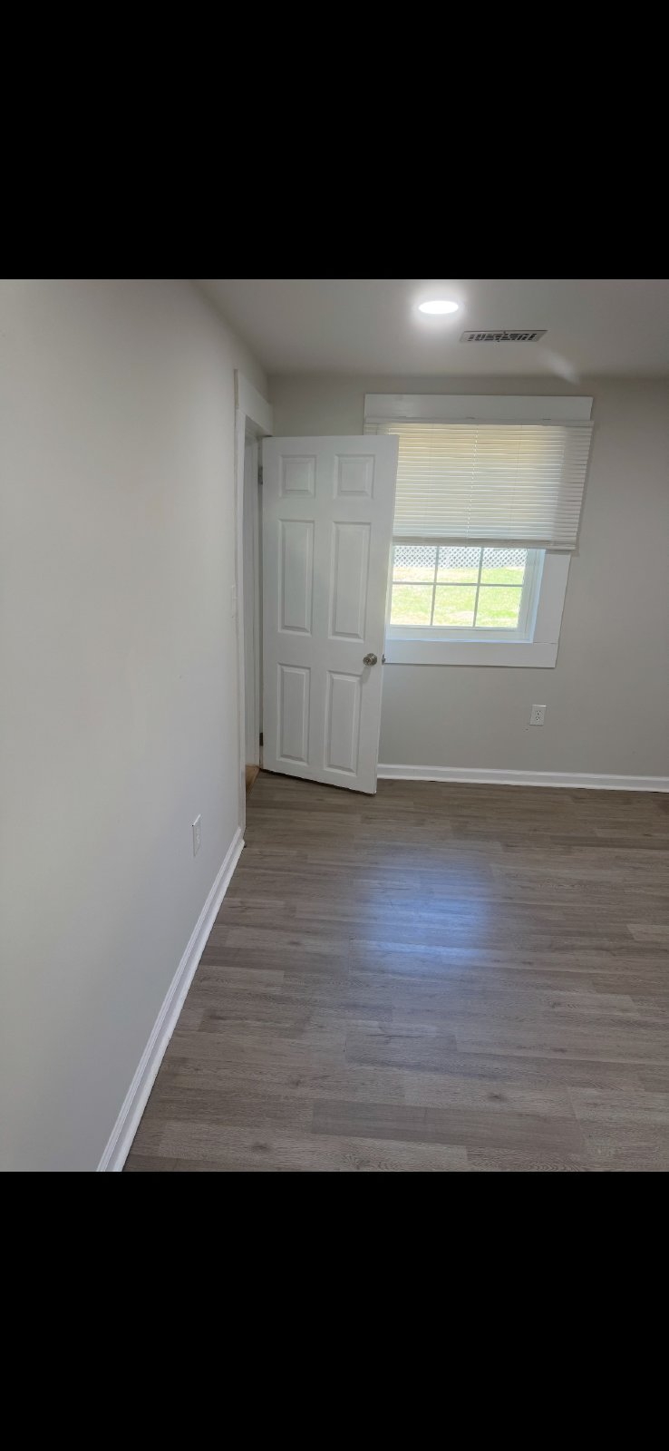 Single Family house, 3 bedroom 2 bath, driveway property image