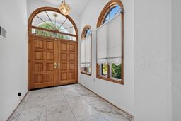 4 bedroom house with 1 car garage property image