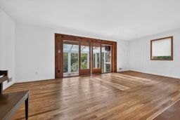 4 bedroom house with 1 car garage property image
