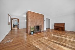 4 bedroom house with 1 car garage property image