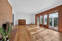4 bedroom house with 1 car garage property image