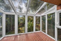 4 bedroom house with 1 car garage property image