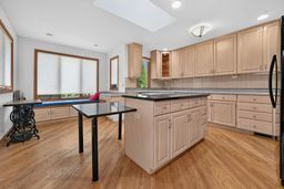 4 bedroom house with 1 car garage property image