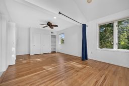 4 bedroom house with 1 car garage property image