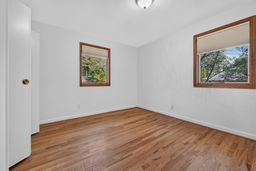 4 bedroom house with 1 car garage property image