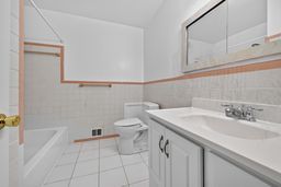 4 bedroom house with 1 car garage property image