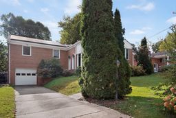 4 bedroom house with 1 car garage property image